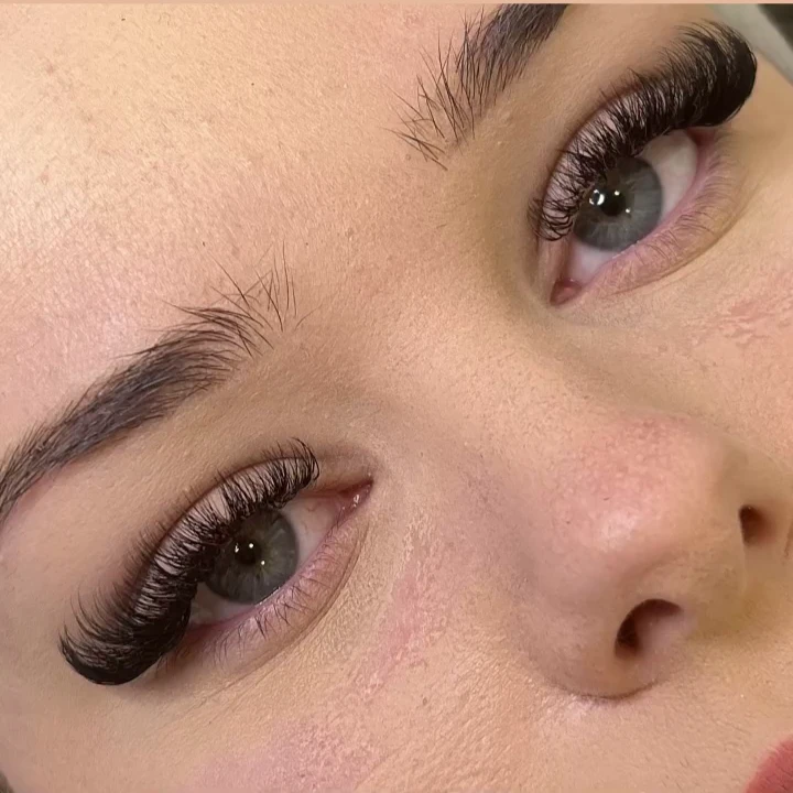 Hybrid lash extensions at Lash It Up beauty salon Enfield