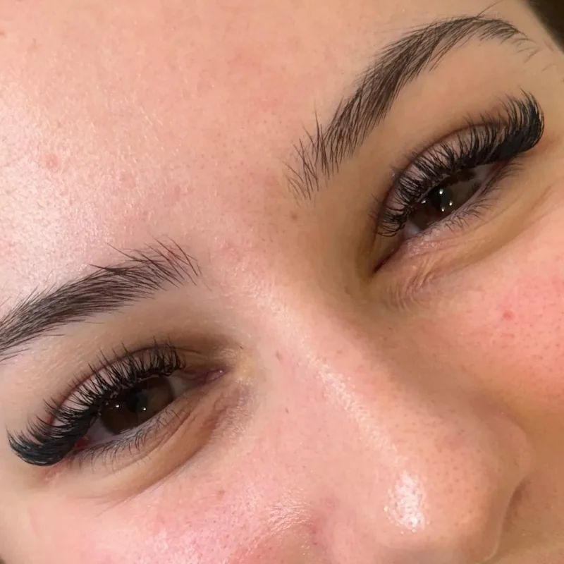 Hybrid lash extensions close-up result at Lash It Up beauty salon Enfield EN1